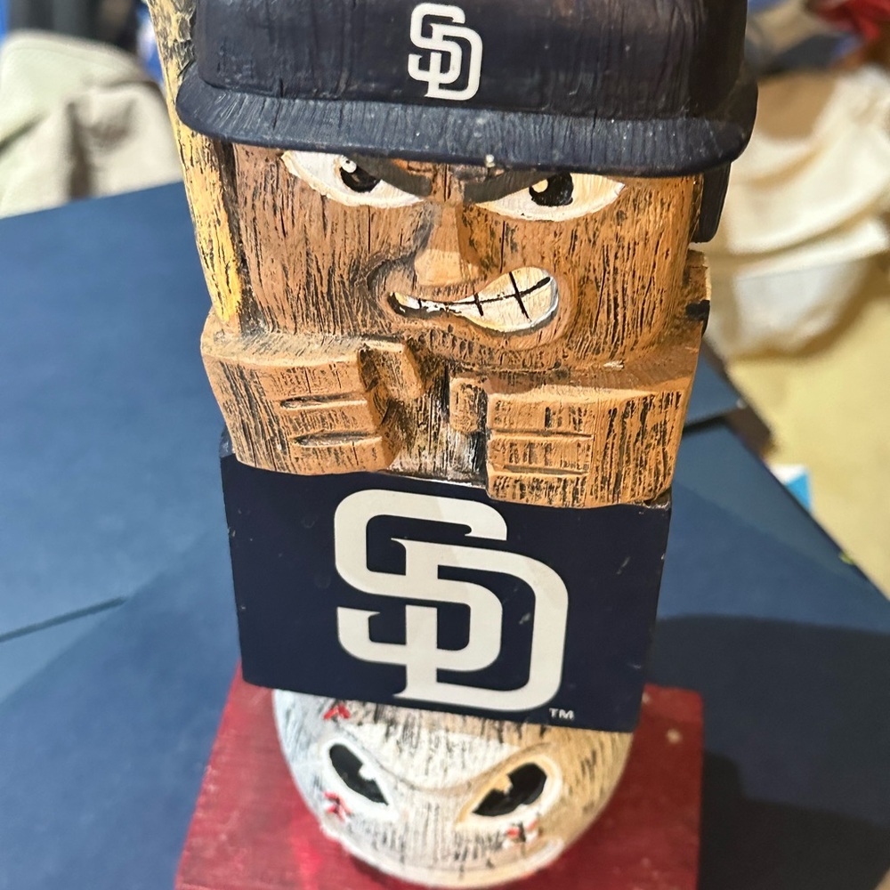 FREE San Diego Padres Tiki Totem with Logo